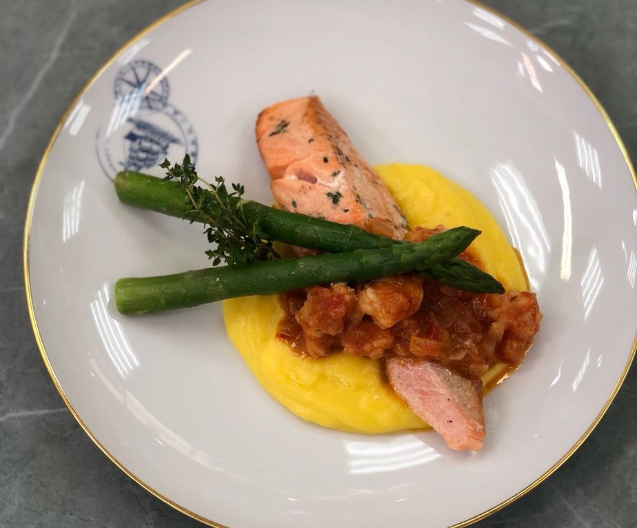 Salmão Grelhado com Purê de Mandioquinha