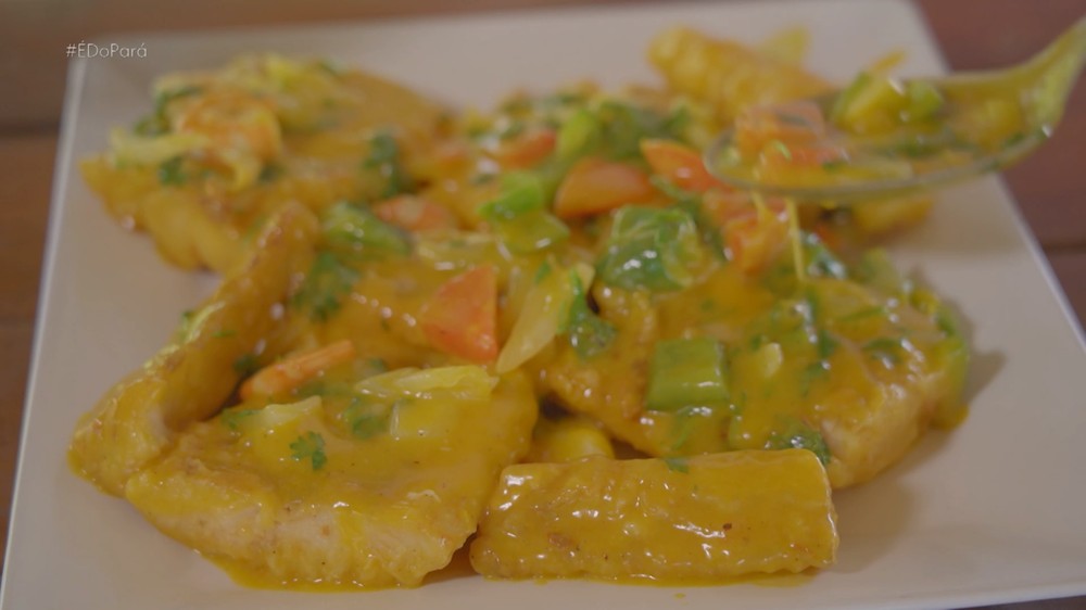 Peixe ao molho de camarão