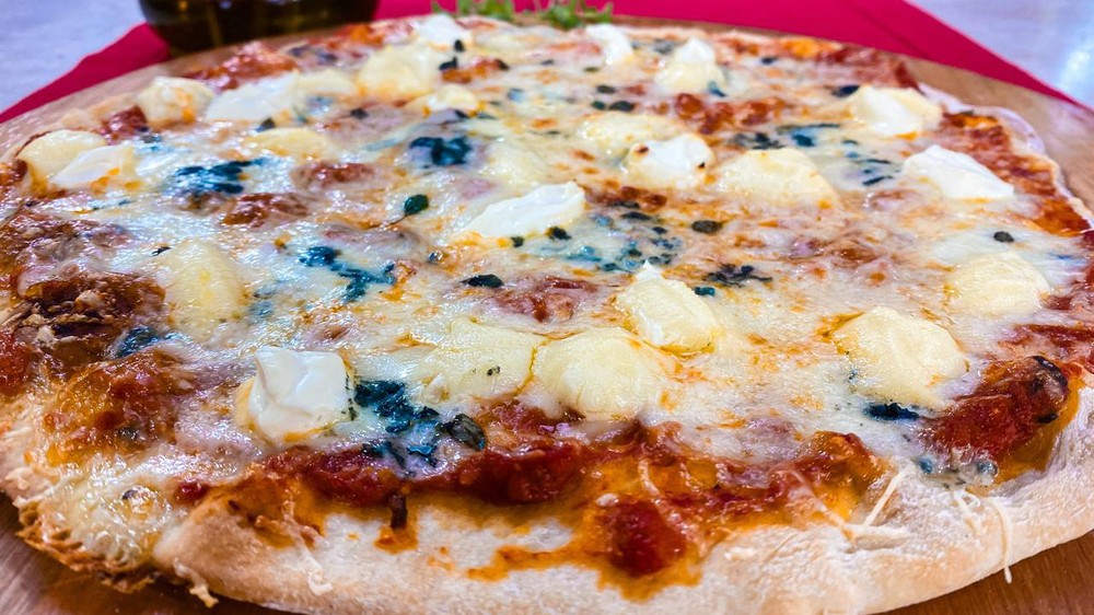 Pizza de 5 queijos da Talitha Morete
