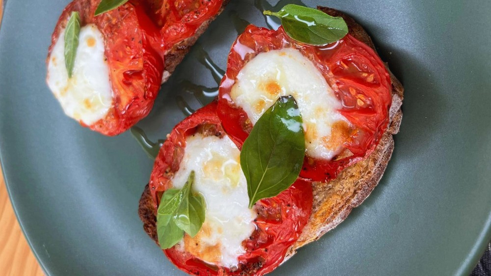 Torrada Caprese na Airfryer da Clarisse Duarte