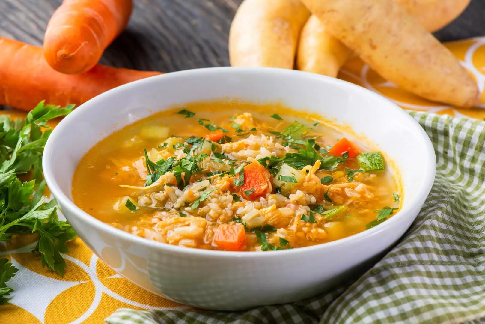 Aprenda a preparar uma canja de galinha com arroz e legumes deliciosa ...