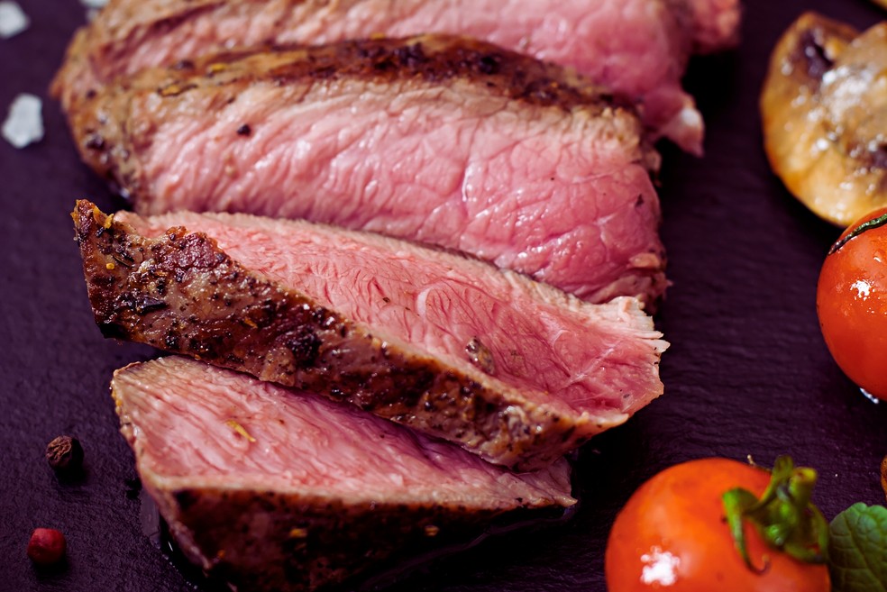 Uma chef me ensinou essa dica e meu bife nunca mais ficou seco — Foto: Reprodução da Internet/Freepik