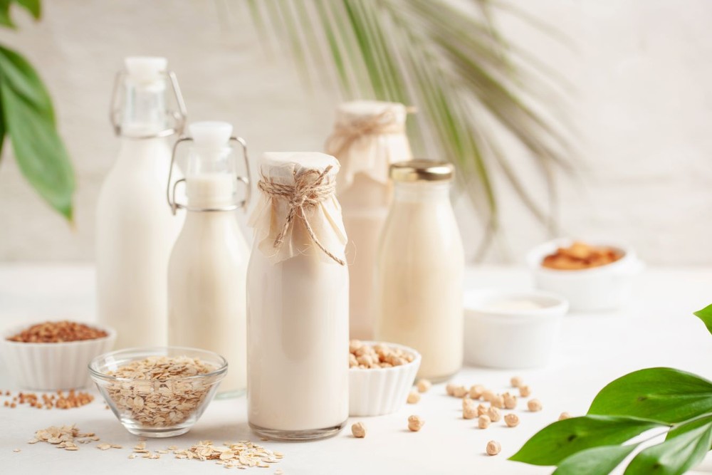 Leites vegetais: aprenda a fazer leite de castanha e leite de semente de abóbora
