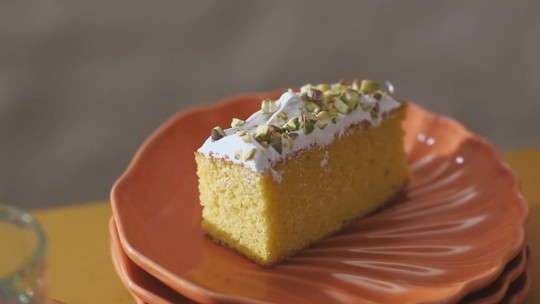 Bolo de cenoura fofinho: passo a passo para fazer em casa - VEM