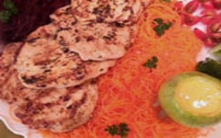 Filé de Frango Grelhado Legumes, Molho de Motrada e Iogurte | Receitas