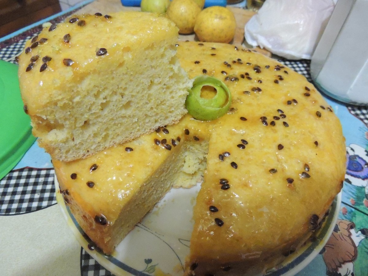 Bolo caseiro de maracujá com limão