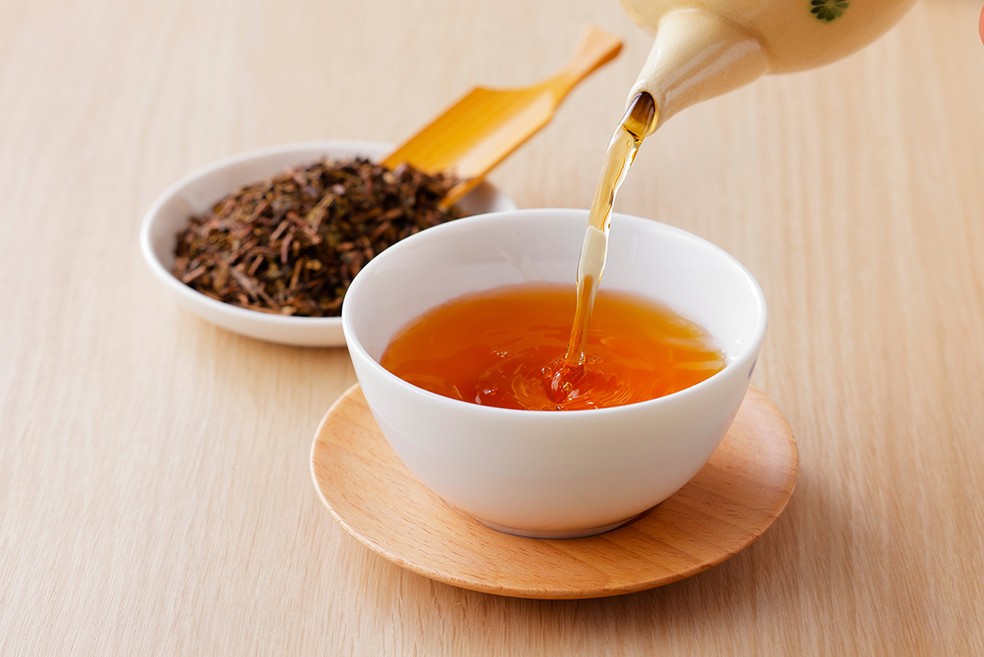O hojicha, um tipo de chá verde torrado, contribui para o relaxamento do sistema nervoso