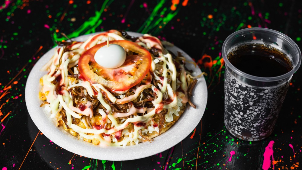 Chips com carne desfiada e maionese