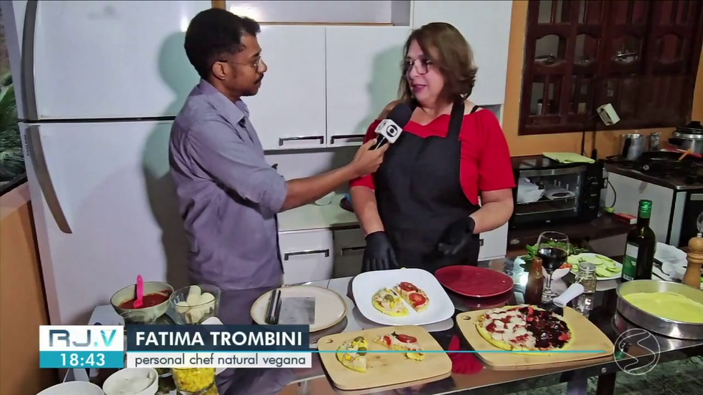 Chef, Fátima Trombini, mostrou uma receita 100% vegana que foge totalmente do tradicional — Foto: Reprodução/RJ2 TV Rio Sul