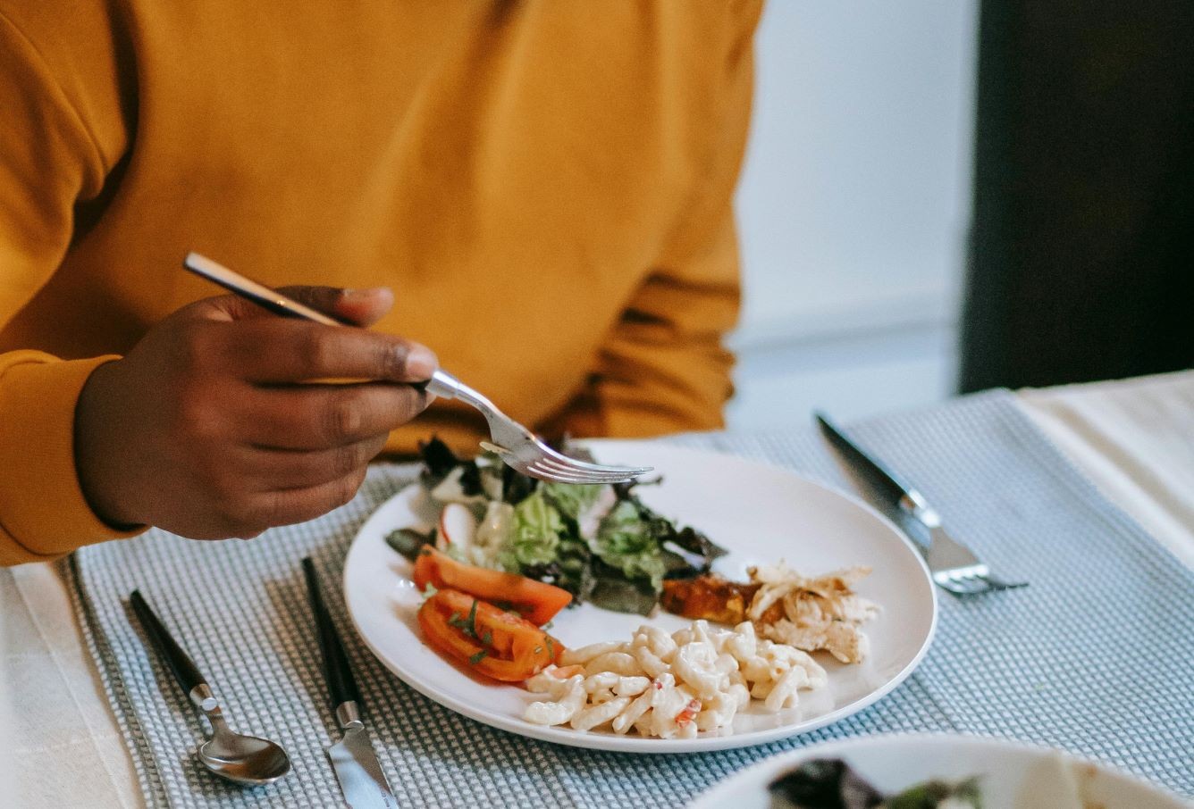 Comer com atenção ajuda a emagrecer: saiba mais sobre mindful eating ...