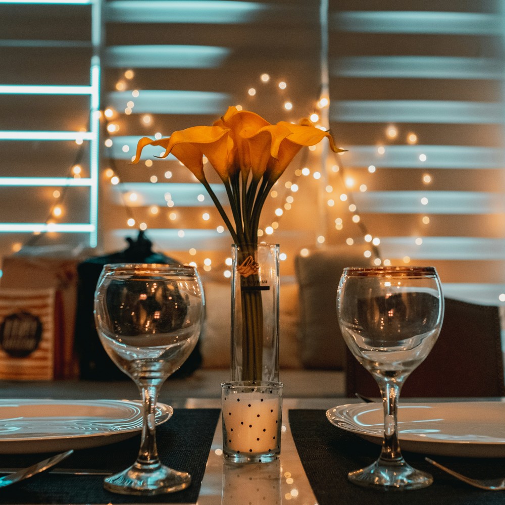 Dia dos Namorados: 4 ideias de 'date night' que vão elevar o jantar