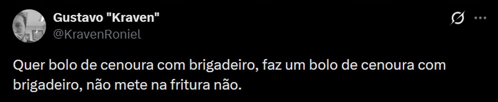 Detalhe do recheio de bolo de cenoura e cobertura de chocolate para o pastel