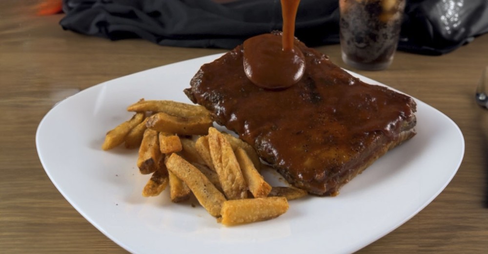 Costelinha de barbecue com batata frita na air fryer do Tomás Guedes