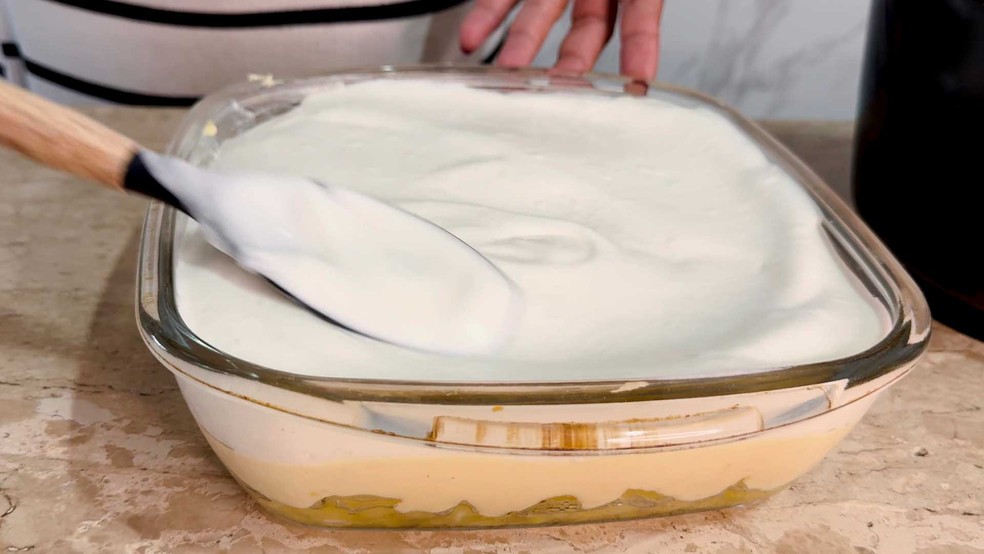 Delícia de abacaxi da dona Delma, ex-BBB 25, com camadas distintas