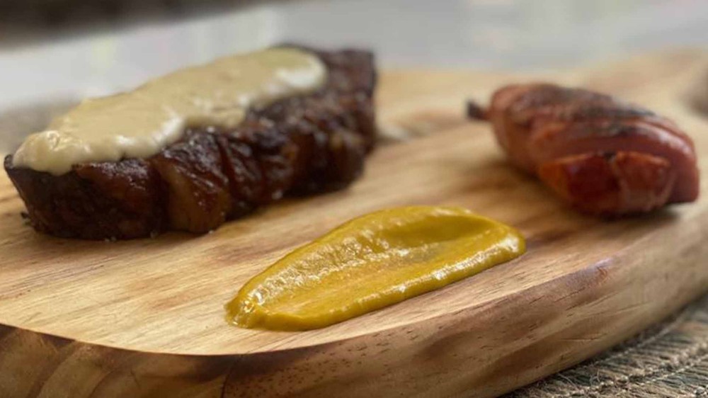 Molho 2 queijos para servir com churrasco