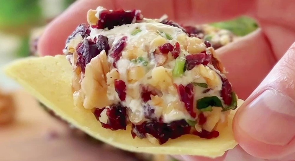 Queijo com frutas secas e castanhas do Betto Auge