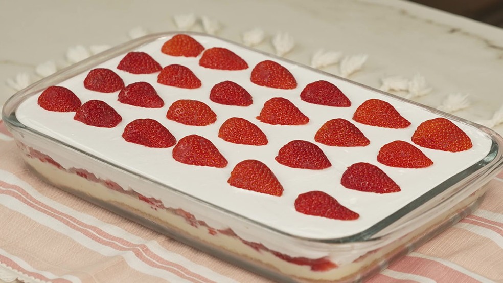Torta de morango simples — Foto: Receitas