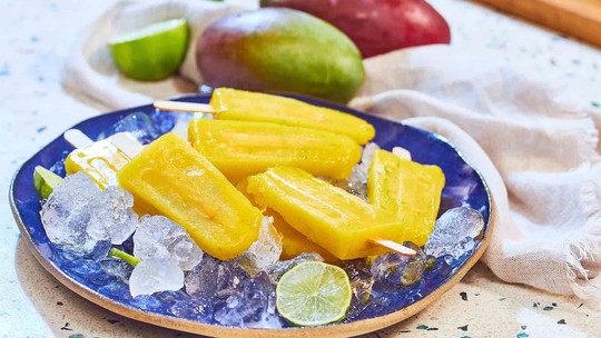 Picolé Caseiro de Manga, refrescante e fácil de fazer.