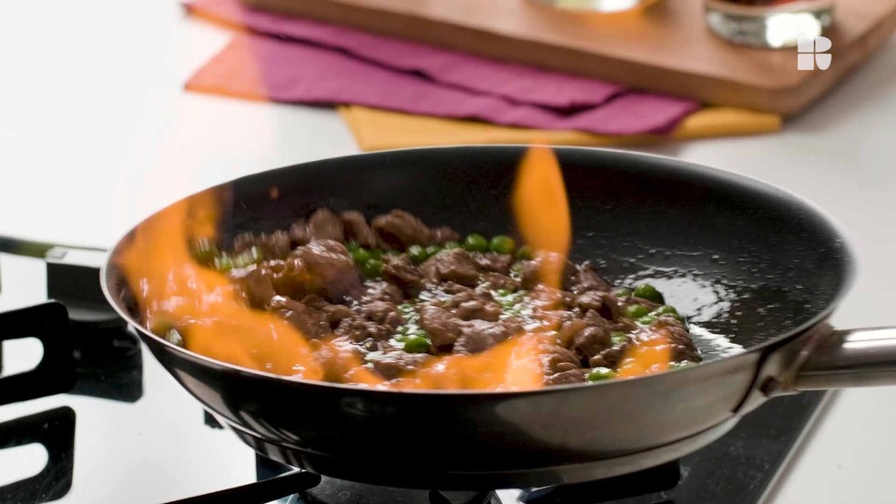Flambar: confira o que é e como utilizar a técnica — Foto: Receitas