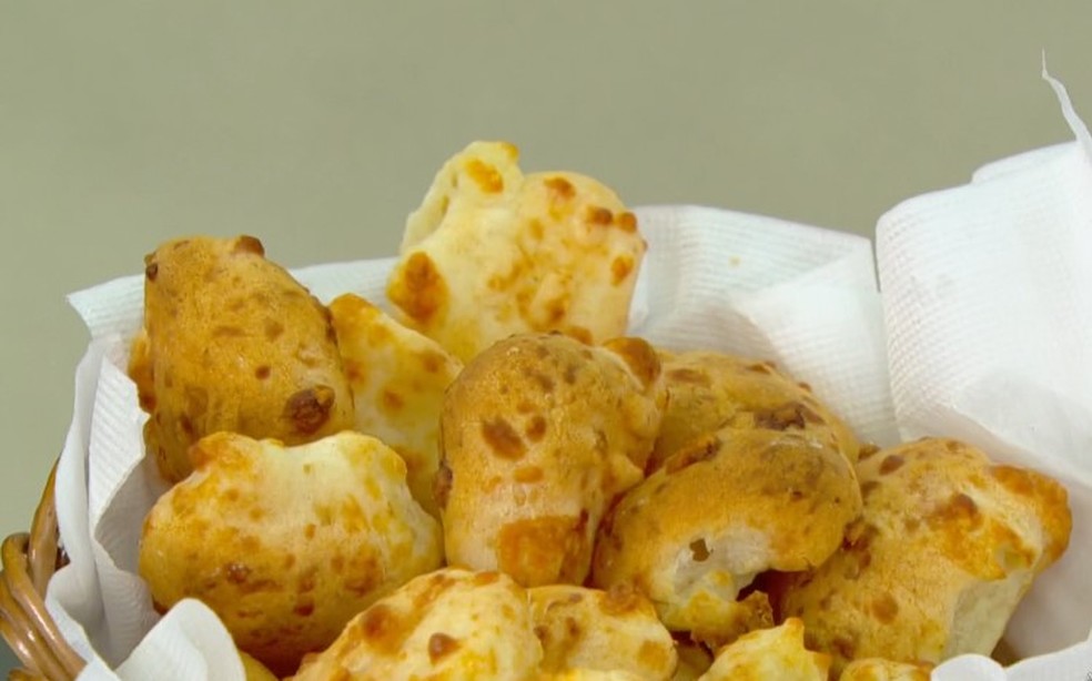 Biscoito de polvilho com creme de ricota na air fryer — Foto: Globo