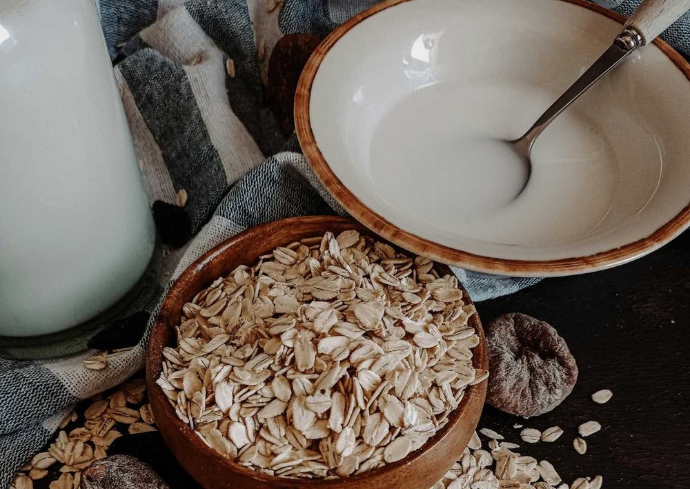 Leites vegetais: aprenda a fazer leite de aveia e leite de coco