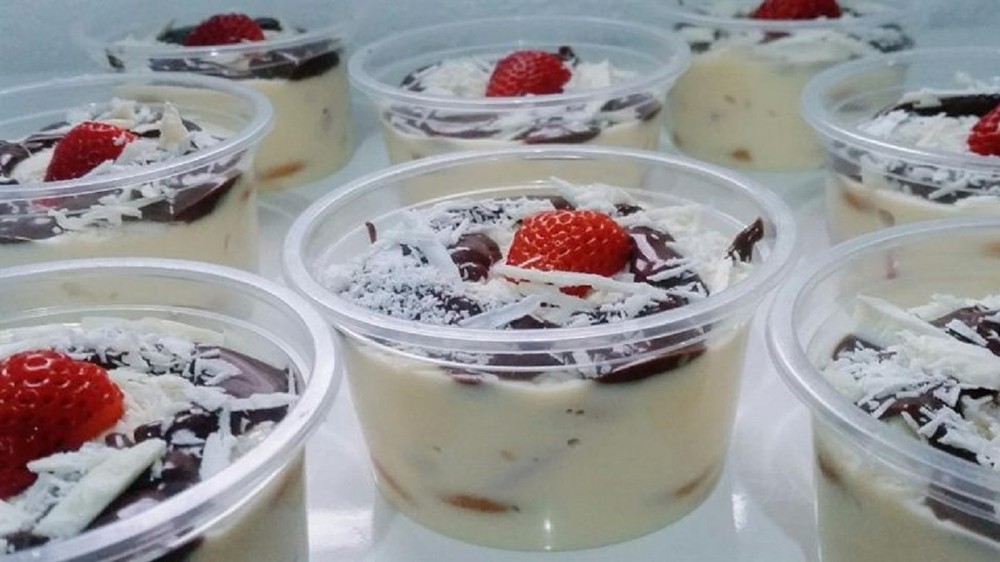 Pavê de morango com chocolate branco e creme de avelã