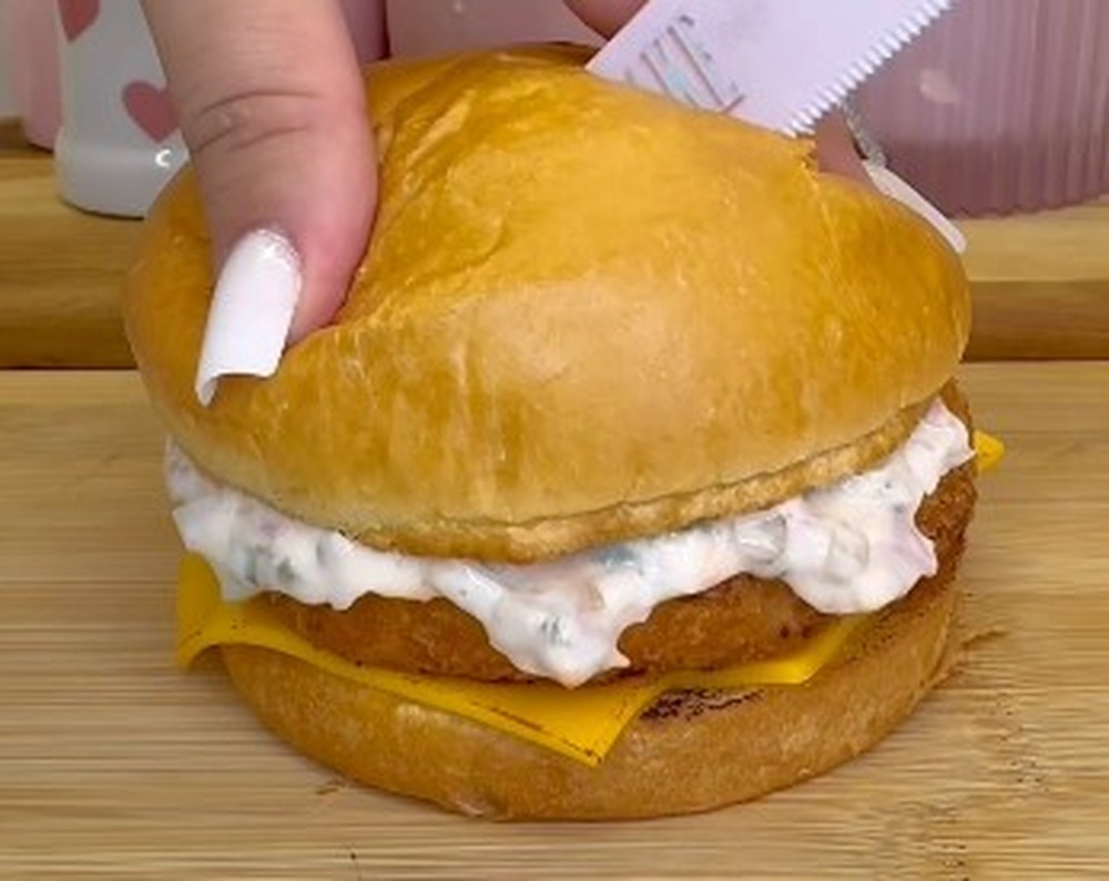 Hambúrguer de salmão da Bianca Targa