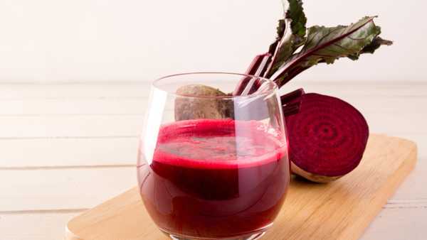 Suco detox de beterraba, couve e gengibre | Receitas