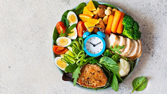 O que é jejum intermitente? Saiba como fazer e o que comer