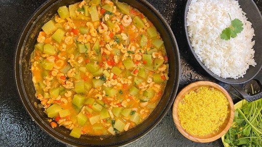 Ensopadinho de Camarão com Chuchu da Juju Guerra