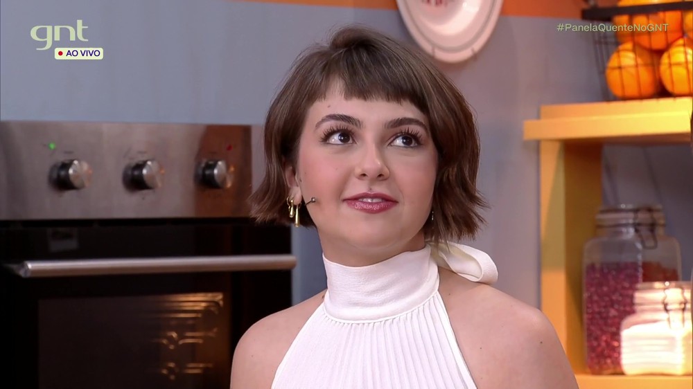 Klara Castanho conta que janta pipoca com frequência: 'Moro sozinha e me viro com o que dá'