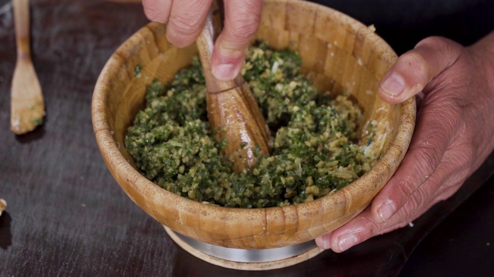 Zé Almiro ensina molho pesto para incrementar o churrasco