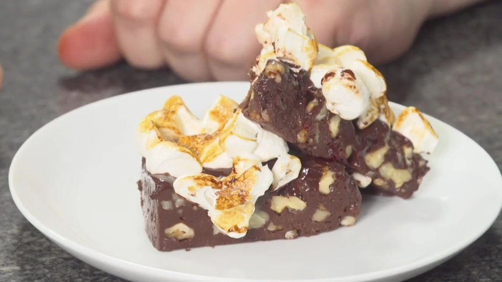 Fudge de chocolate com marshmallow