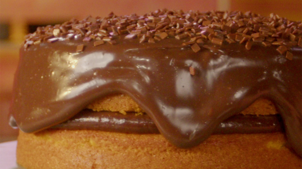 Bolo de cenoura com brigadeiro da Michele Crispim