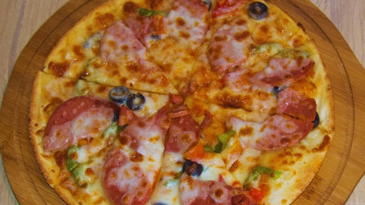 Pizza de mortadela Salgados Receitas