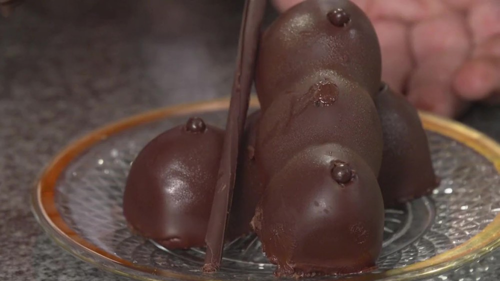 Sorvete mousse de chocolate com biscoito