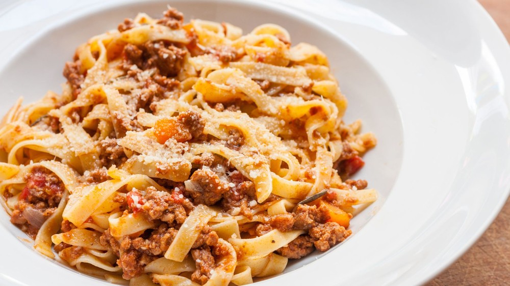 Talharim com ragu de carne cremoso para os dias frios