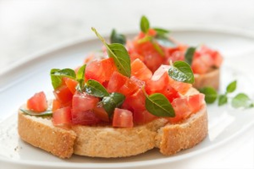 Bruschetta de tomate e manjericão | Receitas